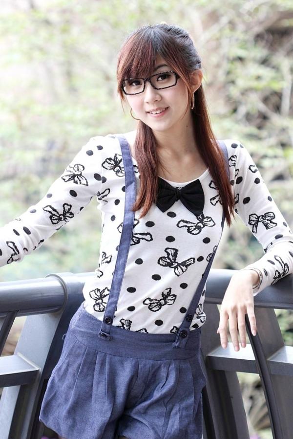 董洁 董洁  台湾正妹Angel清新甜美户外街拍写真，黑丝搭配时尚穿搭展现灵动女神范儿第41张图片