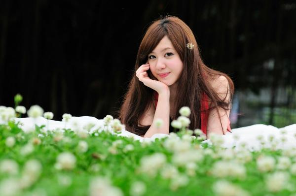 顾莉雅 顾莉雅  台湾美少女小雅户外随拍：条纹装搭配黑丝尽显清新气质与修长美腿，治愈系街拍写真集第14张图片