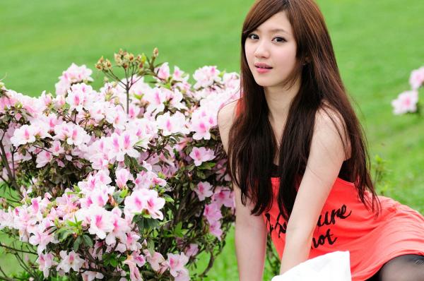 顾莉雅 顾莉雅  台湾美少女小雅户外随拍：条纹装搭配黑丝尽显清新气质与修长美腿，治愈系街拍写真集第22张图片