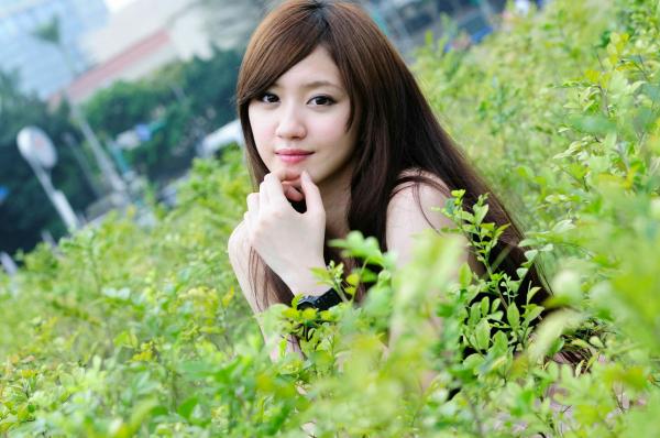 顾莉雅 顾莉雅  台湾美少女小雅户外随拍：条纹装搭配黑丝尽显清新气质与修长美腿，治愈系街拍写真集第32张图片