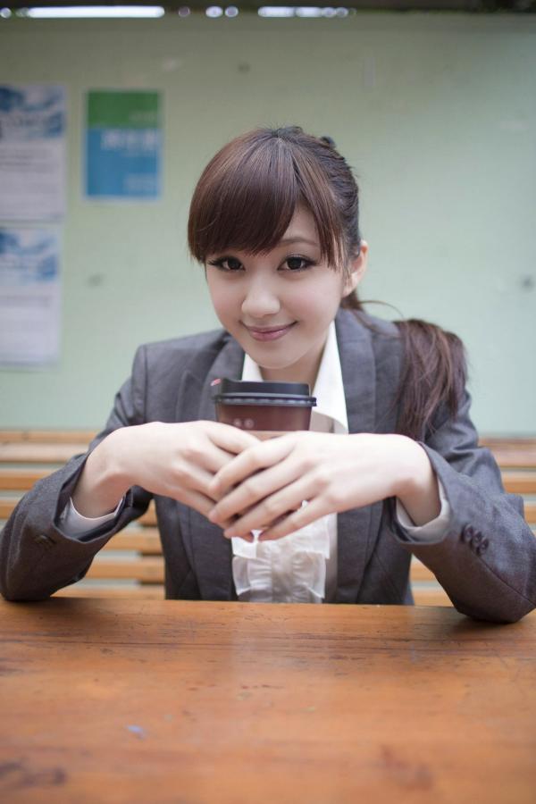 顾莉雅 顾莉雅  台湾正妹小雅台大医学院摄影：职场西装OL与清纯护士角色扮演外拍写真集第3张图片