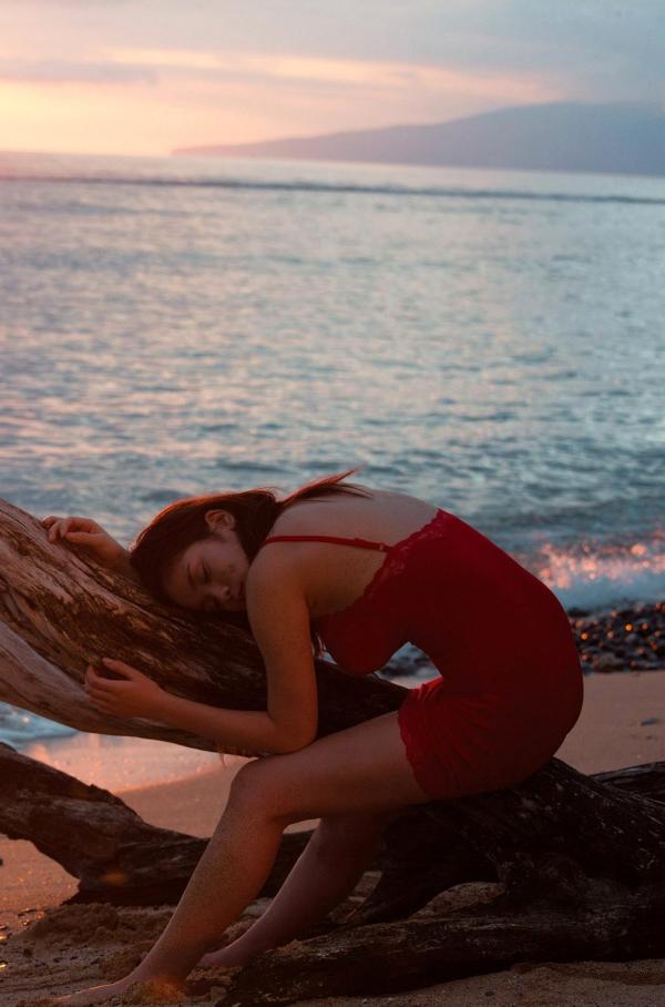 筧美和子 笕美和子  PB写真集_筧美和子/笕美和子《ヴィーナス誕生》高清写真集，清纯童颜配傲人曲线，热带清新风光拍摄，户外海岛诱惑美感十足[124P]第25张图片