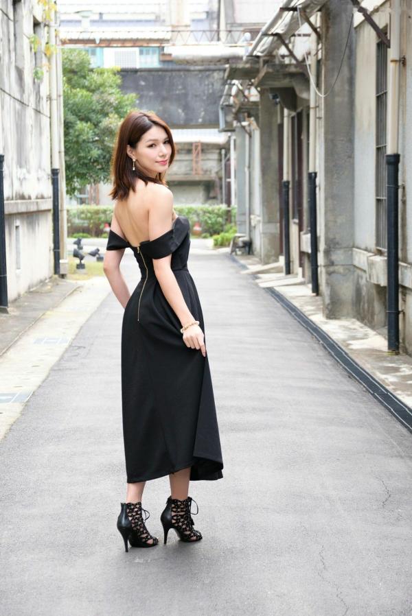 王涵筠 王涵筠  台湾正妹 Kate 黑裙街拍写真，优雅气质散发迷人御姐范儿第18张图片