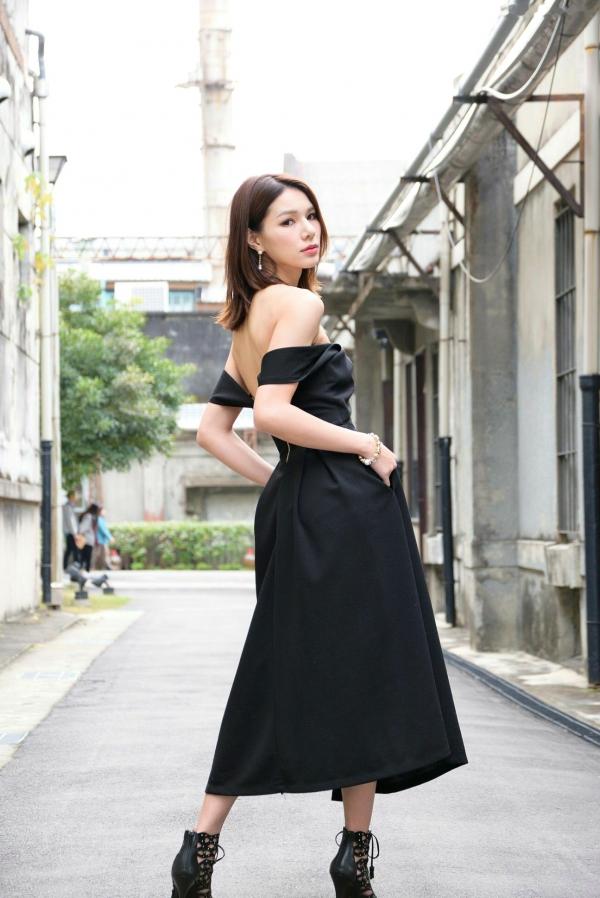 王涵筠 王涵筠  台湾正妹 Kate 黑裙街拍写真，优雅气质散发迷人御姐范儿第20张图片