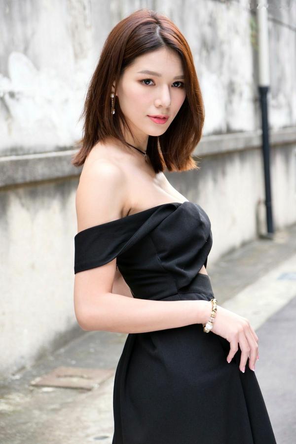 王涵筠 王涵筠  台湾正妹 Kate 黑裙街拍写真，优雅气质散发迷人御姐范儿第27张图片