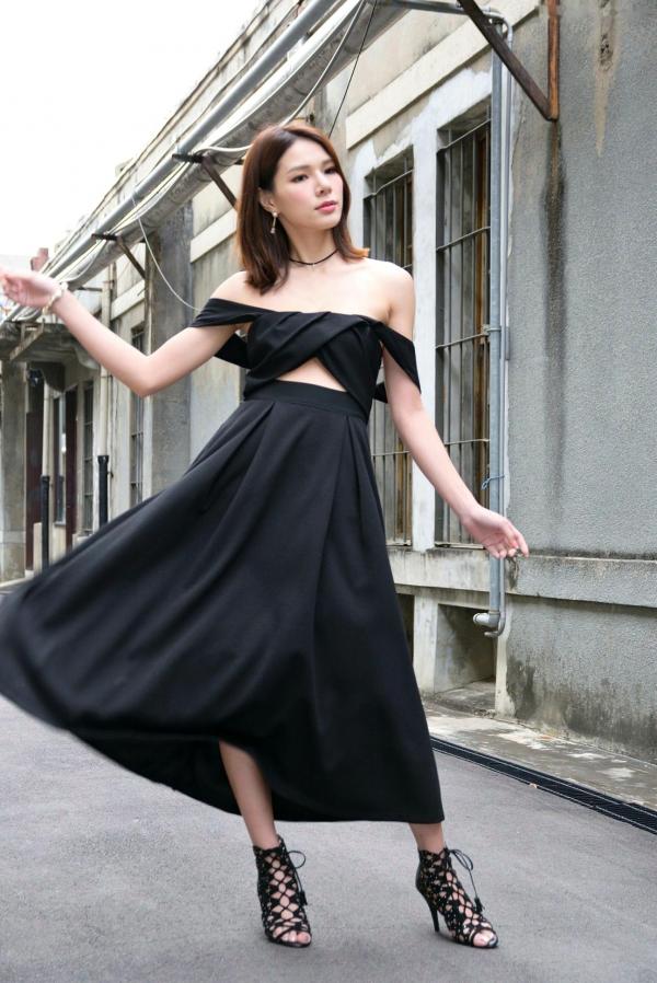 王涵筠 王涵筠  台湾正妹 Kate 黑裙街拍写真，优雅气质散发迷人御姐范儿第35张图片