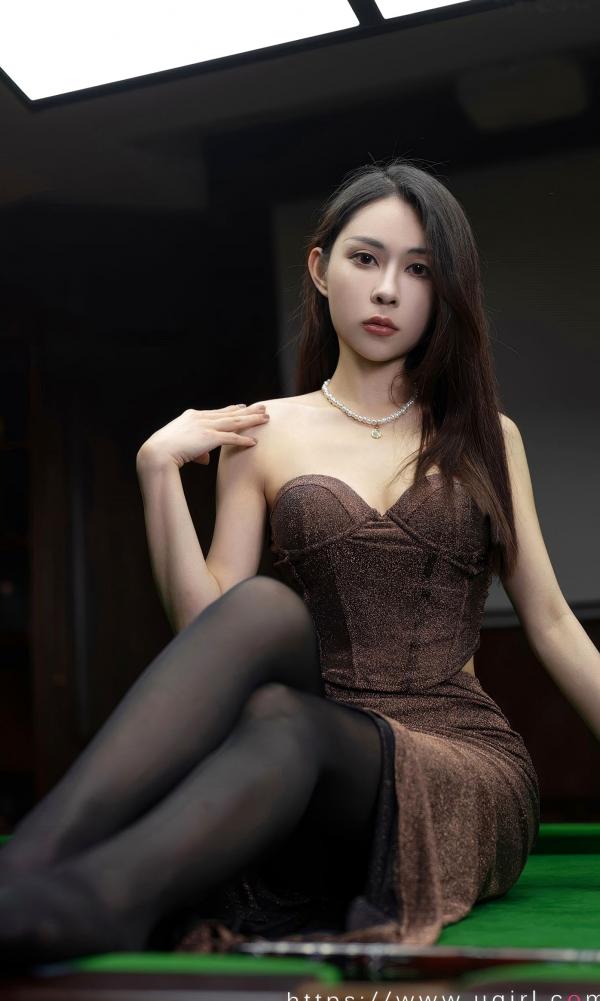 李舒璇 李舒璇  UGirlsApp尤果圈爱尤物2884期：Natasha《眼眸轻纱》，性感亮面紧身裙搭配黑丝在台球间的迷人私房写真第25张图片