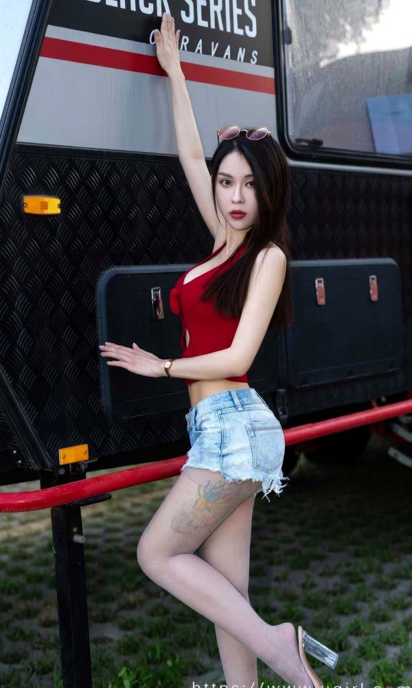李舒璇 李舒璇  UGirls尤果圈-2875-Natasha《玫瑰的来信》：红色吊带配牛仔，机车房车户外性感大片第8张图片