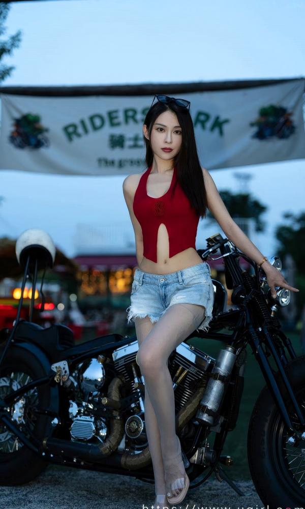 李舒璇 李舒璇  UGirls尤果圈-2875-Natasha《玫瑰的来信》：红色吊带配牛仔，机车房车户外性感大片第11张图片