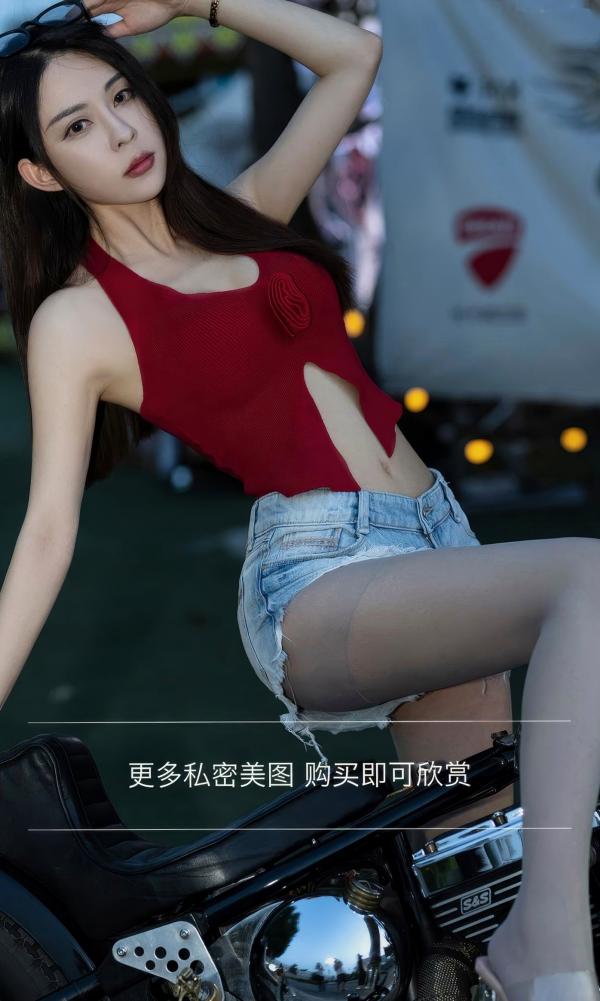 李舒璇 李舒璇  UGirls尤果圈-2875-Natasha《玫瑰的来信》：红色吊带配牛仔，机车房车户外性感大片第13张图片
