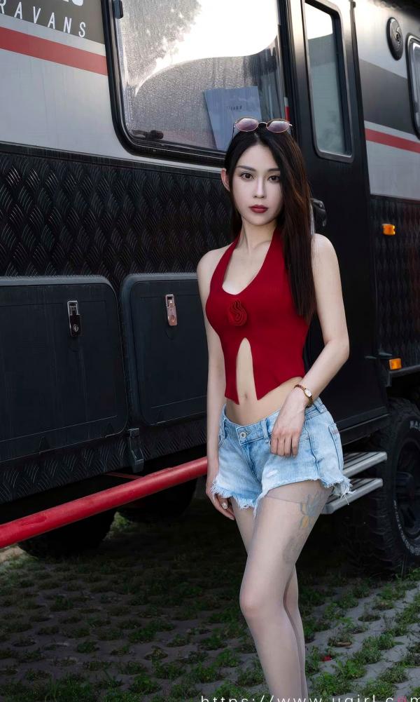 李舒璇 李舒璇  UGirls尤果圈-2875-Natasha《玫瑰的来信》：红色吊带配牛仔，机车房车户外性感大片第14张图片