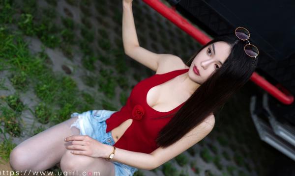 李舒璇 李舒璇  UGirls尤果圈-2875-Natasha《玫瑰的来信》：红色吊带配牛仔，机车房车户外性感大片第34张图片