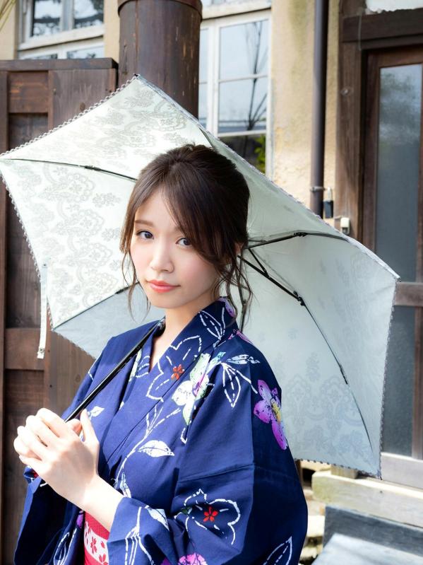 菜乃花 菜乃花  菜乃花写真集：榻榻米上的慵懒私房照，复古和服与性感内衣的极致诱惑，展现昭和风韵的女神魅力第1张图片
