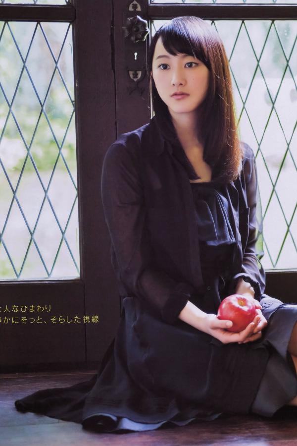 白石麻衣  [Bomb Magazine]高清写真图2014.08 09 乃木坂46 SKE48第30张图片