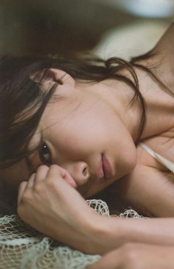 白石麻衣   PB写真集_白石麻衣《清純な大人》居家私房与唯美沙滩比基尼写真 [94P]第26张图片