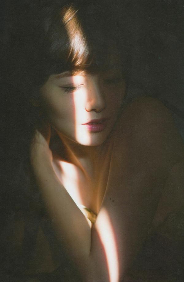白石麻衣   PB写真集_白石麻衣《清純な大人》居家私房与唯美沙滩比基尼写真 [94P]第47张图片