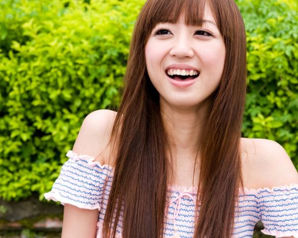 洪诗涵 洪诗  台湾正妹洪诗/洪诗涵清新户外写真：甜美街拍，展现邻家女孩治愈系青春活力第21张图片