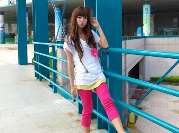 洪诗涵 洪诗  台湾正妹洪诗/洪诗涵清新户外写真：甜美街拍，展现邻家女孩治愈系青春活力第48张图片