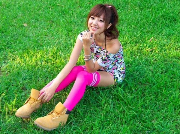 洪诗涵 洪诗  台湾正妹洪诗/洪诗涵清新户外写真：甜美街拍，展现邻家女孩治愈系青春活力第50张图片