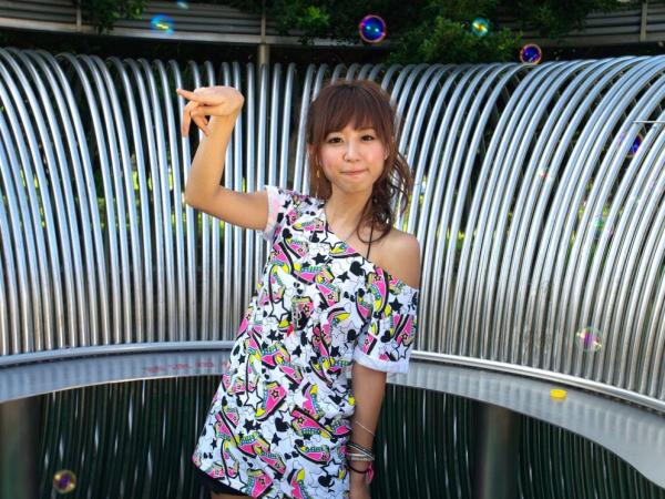洪诗涵 洪诗  台湾正妹洪诗/洪诗涵清新户外写真：甜美街拍，展现邻家女孩治愈系青春活力第58张图片