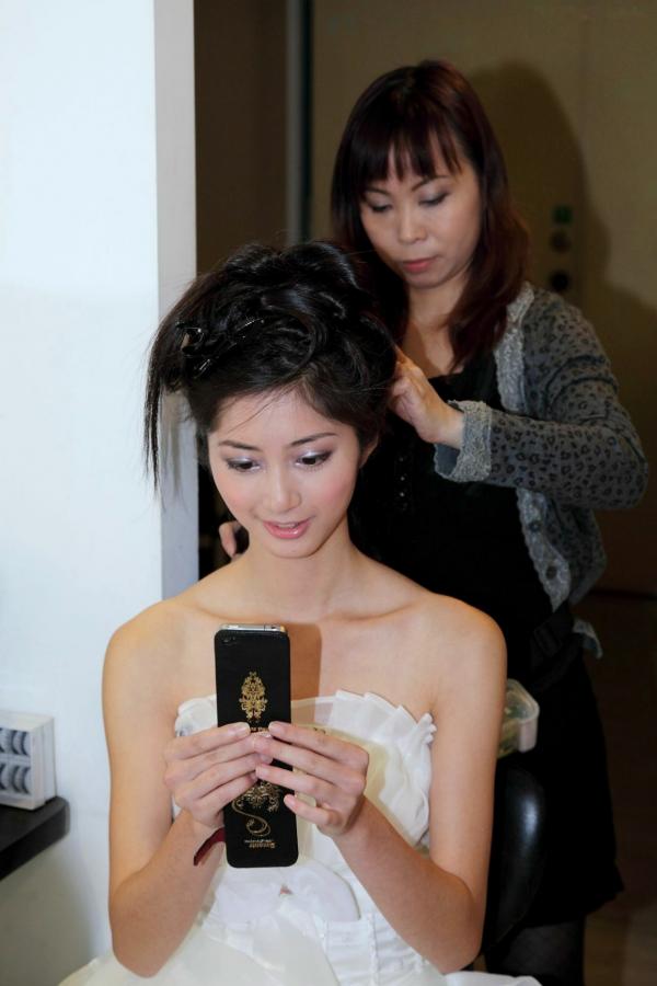 송미진 宋米秦  台湾正妹Emily纯白婚纱写真集：气质模特优雅室内唯美私房照第1张图片