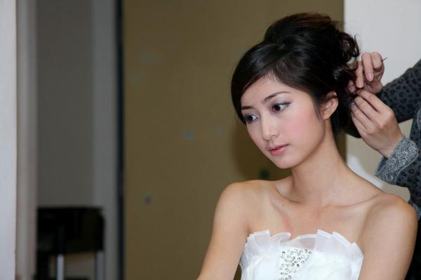 송미진 宋米秦  台湾正妹Emily纯白婚纱写真集：气质模特优雅室内唯美私房照第2张图片