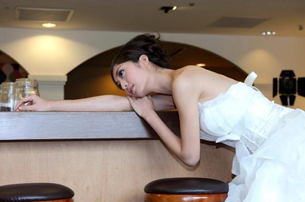 송미진 宋米秦  台湾正妹Emily纯白婚纱写真集：气质模特优雅室内唯美私房照第17张图片