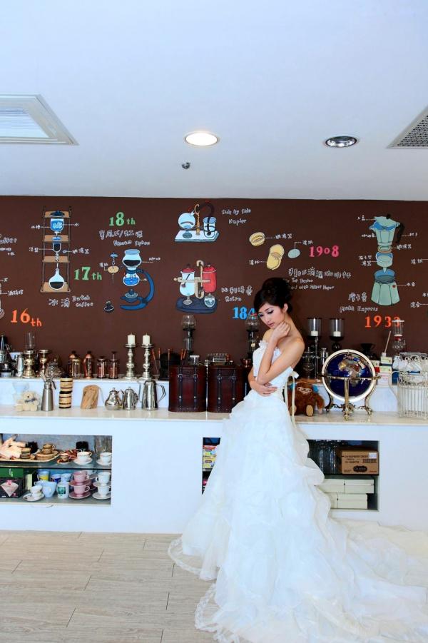 송미진 宋米秦  台湾正妹Emily纯白婚纱写真集：气质模特优雅室内唯美私房照第20张图片