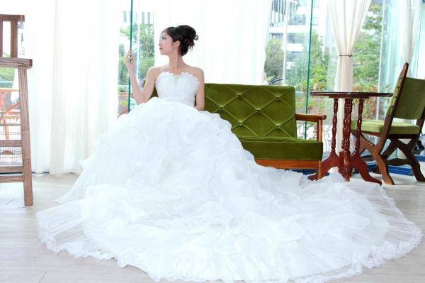 송미진 宋米秦  台湾正妹Emily纯白婚纱写真集：气质模特优雅室内唯美私房照第34张图片