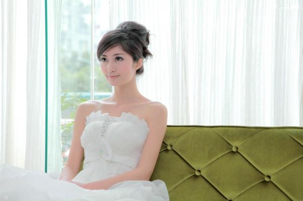 송미진 宋米秦  台湾正妹Emily纯白婚纱写真集：气质模特优雅室内唯美私房照第36张图片