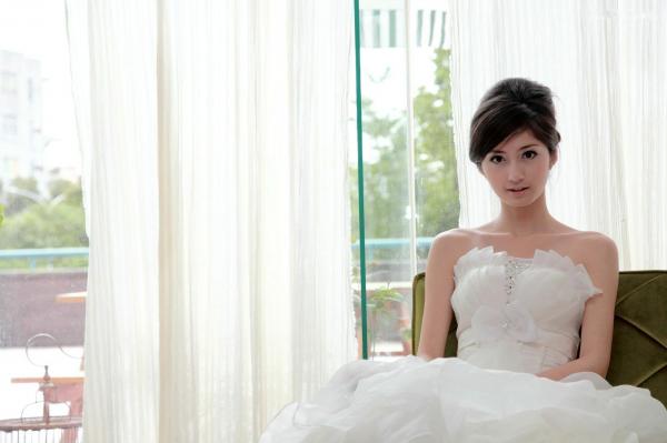 송미진 宋米秦  台湾正妹Emily纯白婚纱写真集：气质模特优雅室内唯美私房照第40张图片