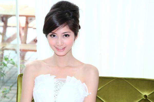 송미진 宋米秦  台湾正妹Emily纯白婚纱写真集：气质模特优雅室内唯美私房照第41张图片