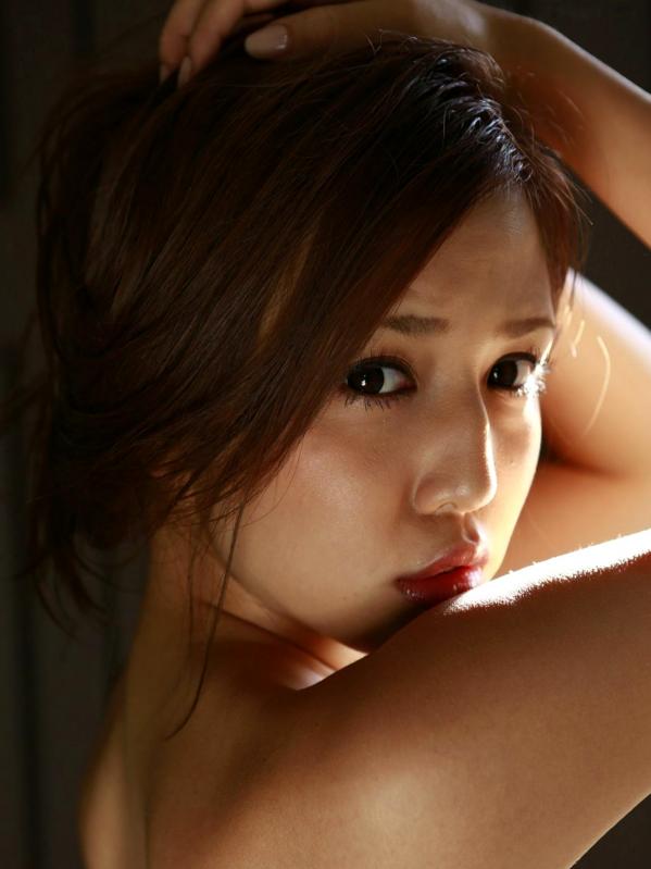 丸高愛実 丸高爱实  Sabra_丸高爱实《まなみな一日》写真集，居家私房与浴室湿身，展现傲人身材与诱惑气质的高清大片第33张图片
