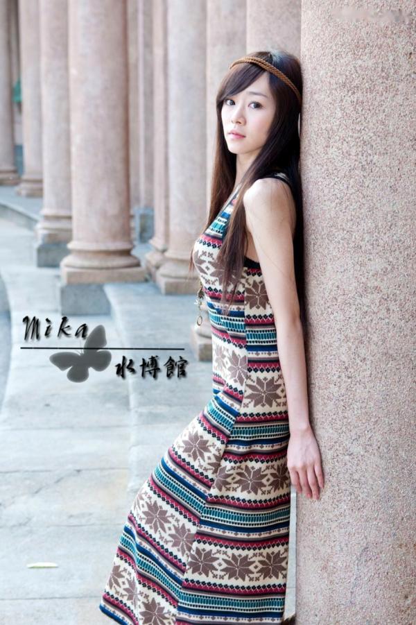 萧美卡 萧美卡  台湾清纯女神Mika户外街拍精选写真，清新甜美穿搭尽显邻家少女气质与动人魅力第2张图片