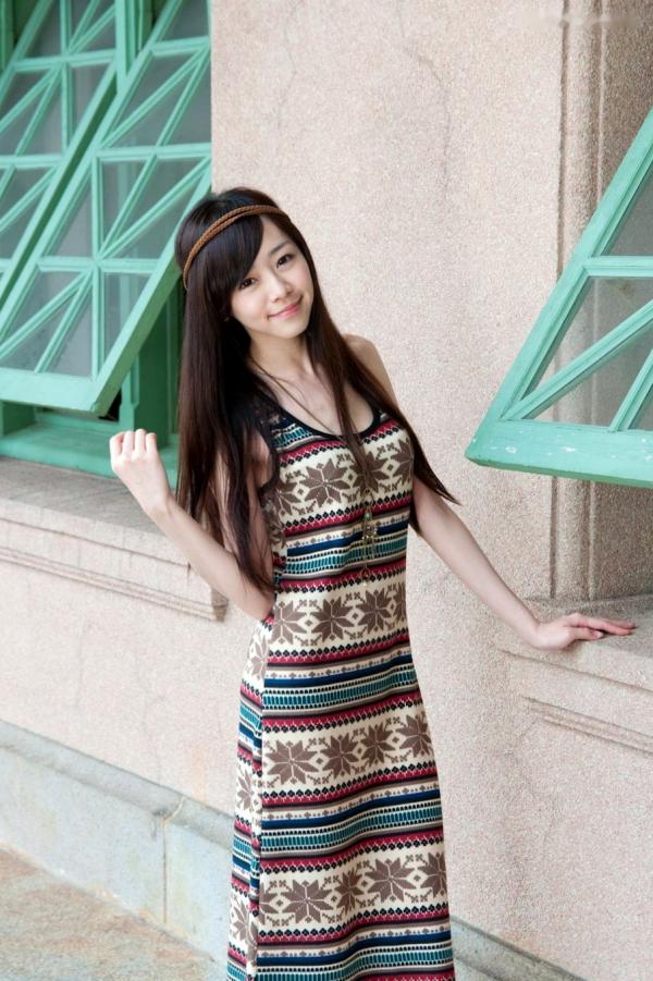 萧美卡 萧美卡  台湾清纯女神Mika户外街拍精选写真，清新甜美穿搭尽显邻家少女气质与动人魅力第22张图片