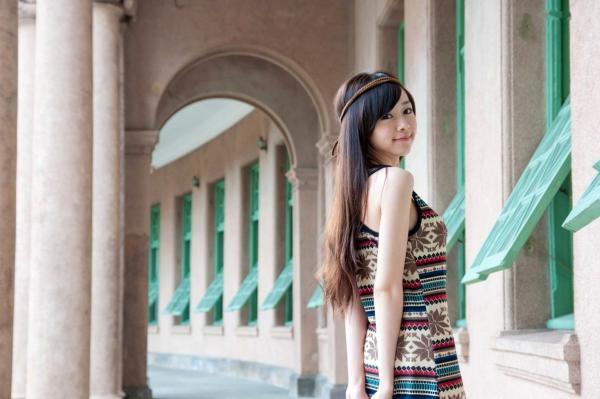 萧美卡 萧美卡  台湾清纯女神Mika户外街拍精选写真，清新甜美穿搭尽显邻家少女气质与动人魅力第24张图片