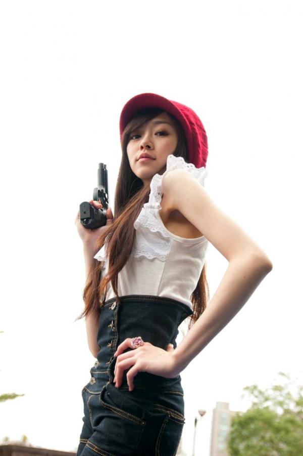 萧美卡 萧美卡  台湾清纯女神Mika户外街拍精选写真，清新甜美穿搭尽显邻家少女气质与动人魅力第46张图片
