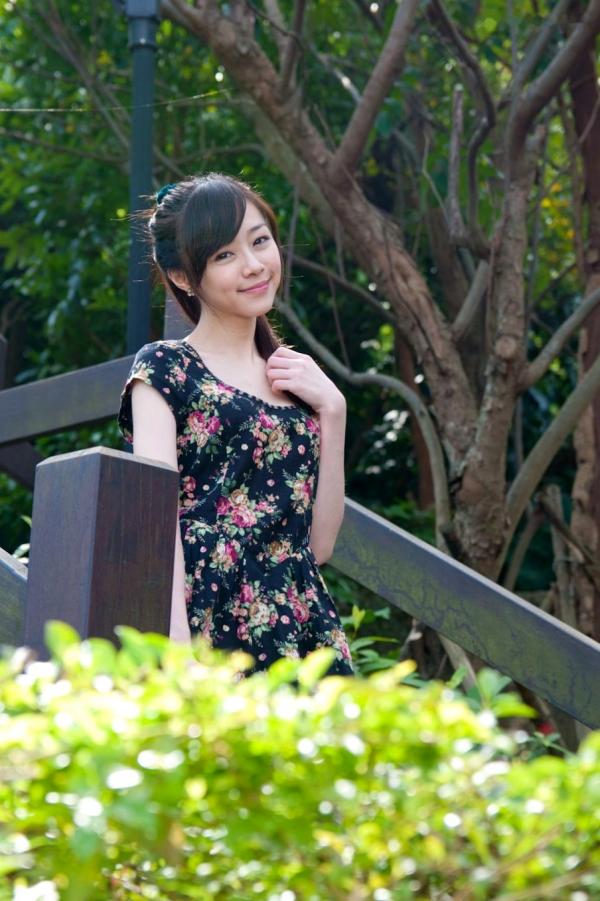 萧美卡 萧美卡  台湾清纯女神Mika户外街拍精选写真，清新甜美穿搭尽显邻家少女气质与动人魅力第89张图片