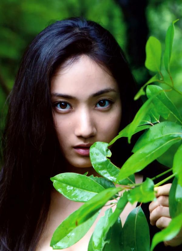 紗綾 入江纱绫  紗綾写真集：唯美浴室湿身诱惑，光影交织下的私房艺术大片第1张图片
