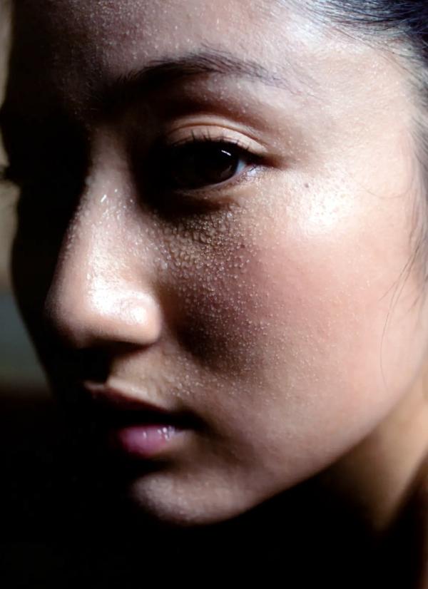 紗綾 入江纱绫  紗綾写真集：唯美浴室湿身诱惑，光影交织下的私房艺术大片第48张图片