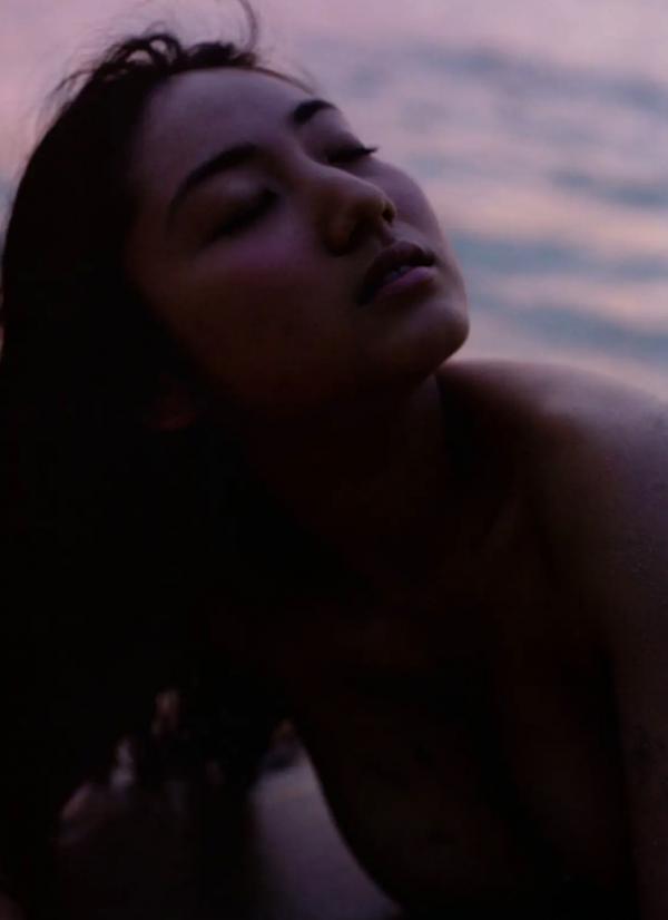 紗綾 入江纱绫  紗綾写真集：唯美浴室湿身诱惑，光影交织下的私房艺术大片第87张图片