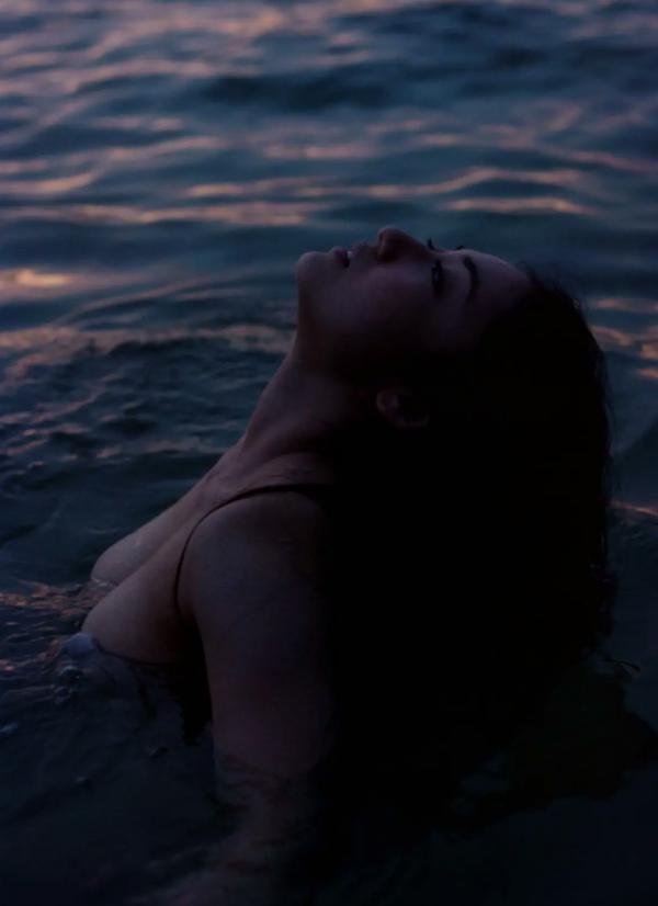 紗綾 入江纱绫  紗綾写真集：唯美浴室湿身诱惑，光影交织下的私房艺术大片第89张图片
