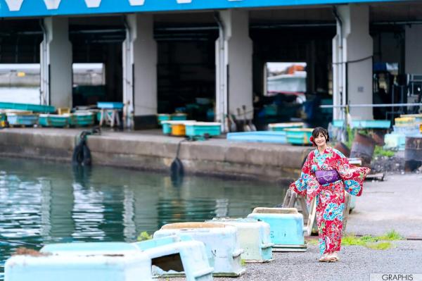 高橋しょう子 高崎圣子  Graphis_高桥圣子《TAKAHASHO》精选写真集：和服风情与私房性感诱惑，尽显童颜巨乳魅力第38张图片