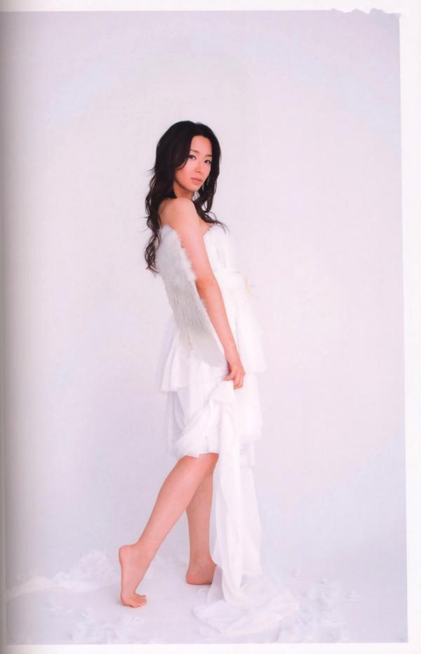 田中理恵 田中理惠  田中理惠《彩リエ Irodo Ri E》清纯甜美风写真集，怀抱玩偶温柔治愈，展现精致少女气质第40张图片