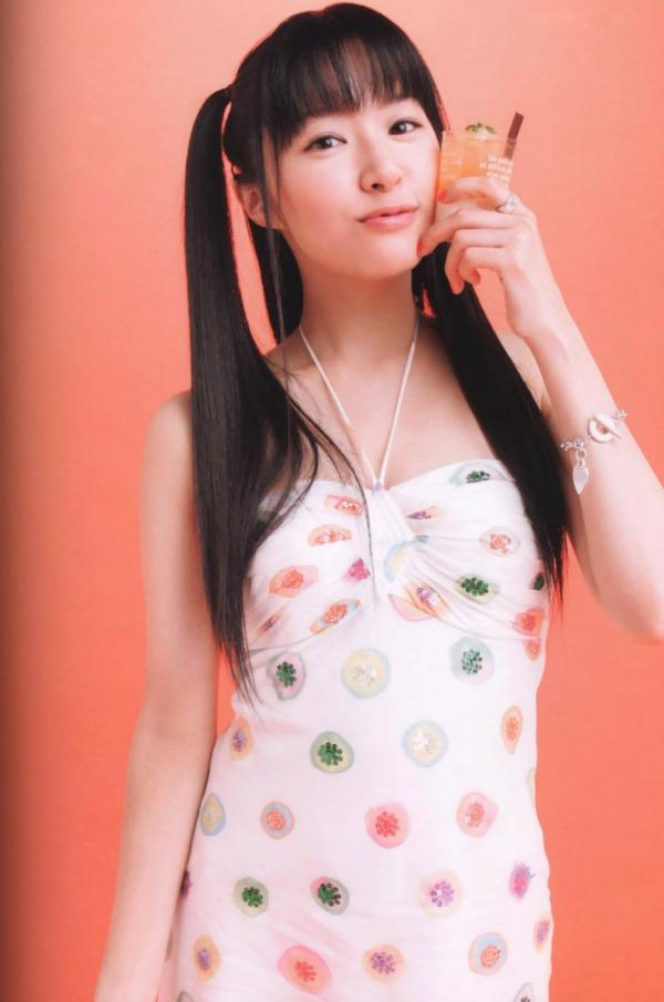 田中理恵 田中理惠  田中理惠《彩リエ Irodo Ri E》清纯甜美风写真集，怀抱玩偶温柔治愈，展现精致少女气质第61张图片