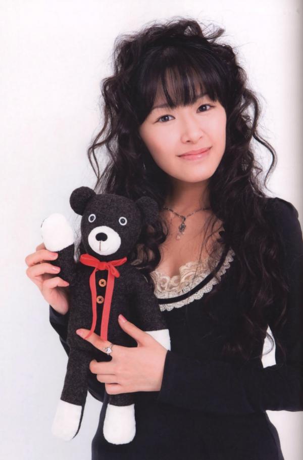 田中理恵 田中理惠  田中理惠《彩リエ Irodo Ri E》清纯甜美风写真集，怀抱玩偶温柔治愈，展现精致少女气质第66张图片