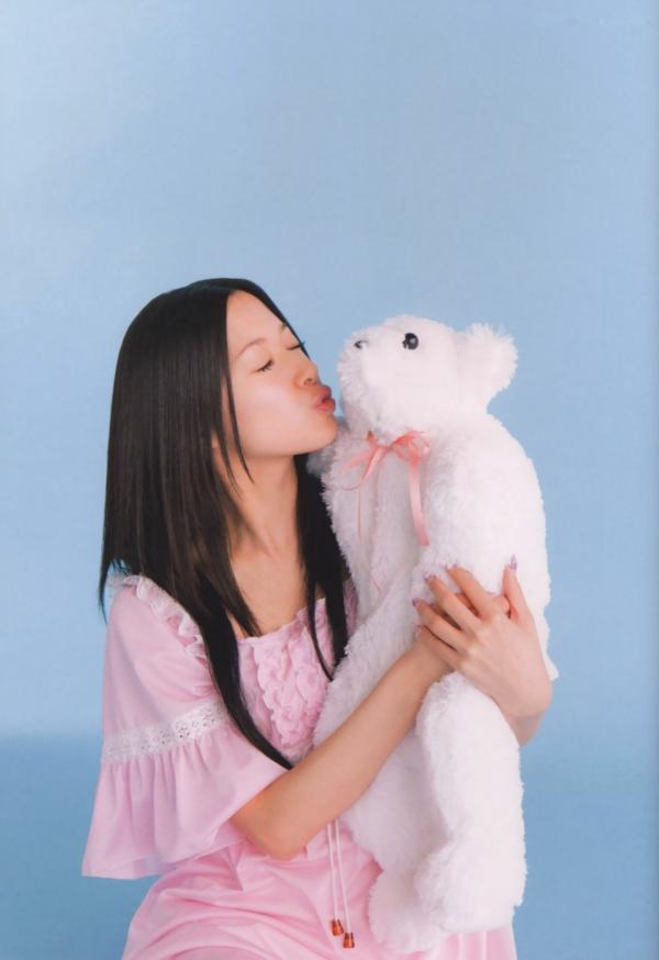 田中理恵 田中理惠  田中理惠《彩リエ Irodo Ri E》清纯甜美风写真集，怀抱玩偶温柔治愈，展现精致少女气质第80张图片