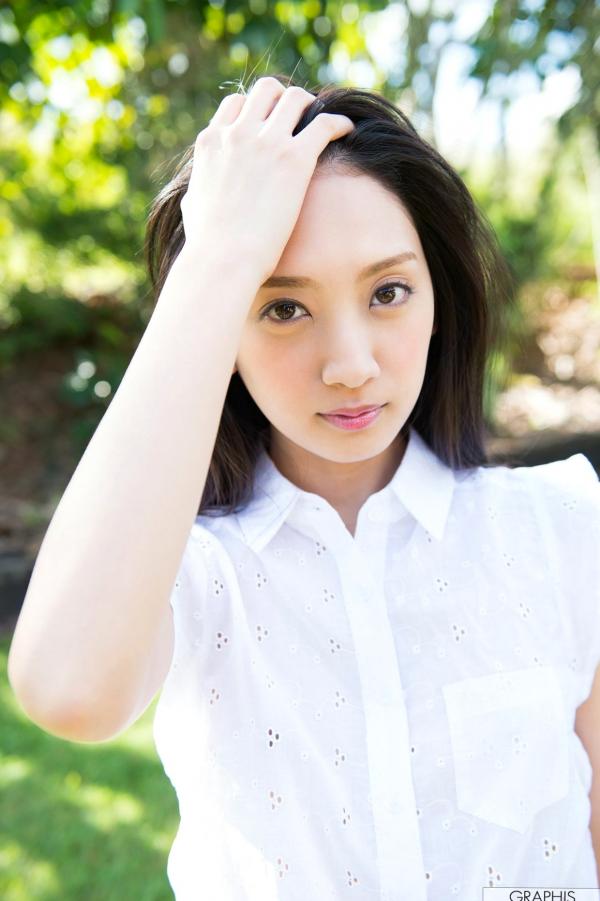 辻本杏 辻本杏  Graphis_辻本杏《Saturation》精选写真：格子衬衫诱惑浴室私房与清新户外，展现性感骨感魅力第3张图片