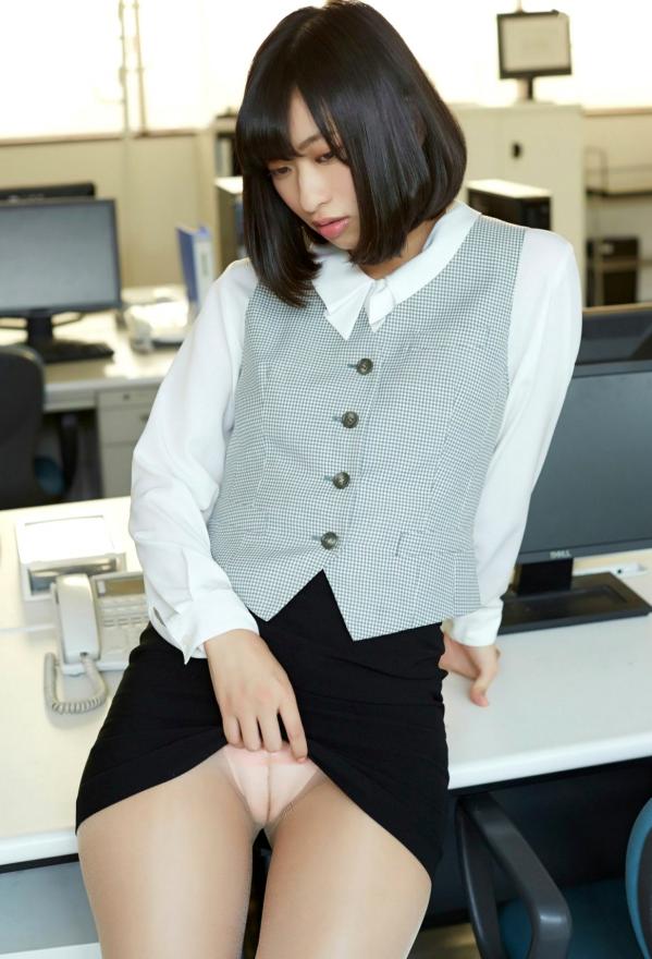 倉持由香 仓持由香  仓持由香《妄想オフィスラブ》办公室职业装OL诱惑写真，制服黑丝职场女神视觉盛宴第34张图片