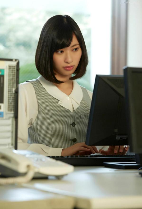 倉持由香 仓持由香  仓持由香《妄想オフィスラブ》办公室职业装OL诱惑写真，制服黑丝职场女神视觉盛宴第45张图片